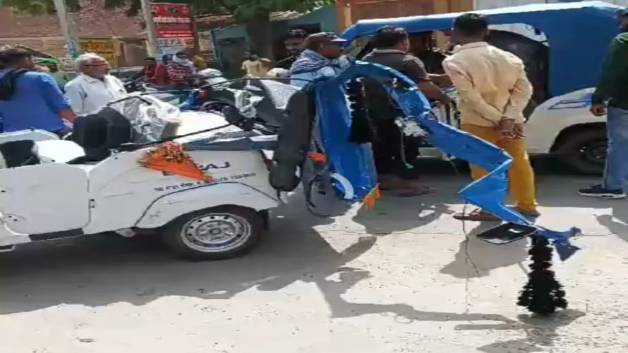 Ayodhya accident: छात्राओं को ले जा रहा ई-रिक्शा ट्रॉली से टकराकर पलटा, 9 घायल, 5 की हालत गंभीर