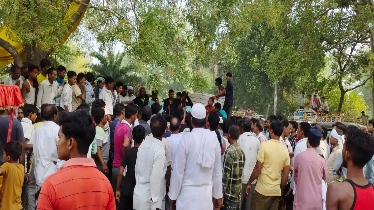 बाराबंकी के बकरा बाजार में हुई मारपीट, भिड़े दो पक्ष-वीडियो वायरल 