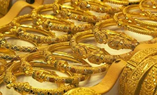 हल्द्वानी: दंपति ने ज्वेलरी शोरूम से ढाई लाख के आभूषण ठगे