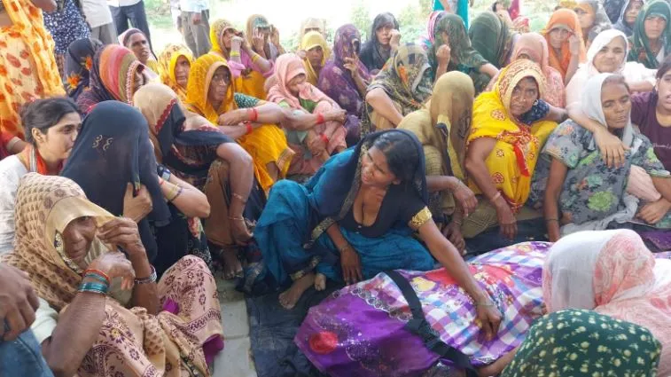 कासगंज: सड़क किनारे सौ रहे ग्रामीणों को ट्रैक्टर ट्रोली ने रौंदा, एक की मौत, दूसरा घायल