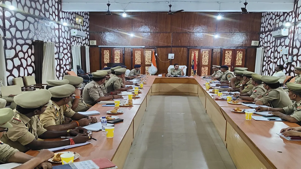 गोंडा: SP ने की थाना प्रभारियों संग बैठक, साम्प्रदायिक सौहार्द एवं शांति व्यवस्था बिगाड़ने वालों के खिलाफ कार्रवाई के निर्देश