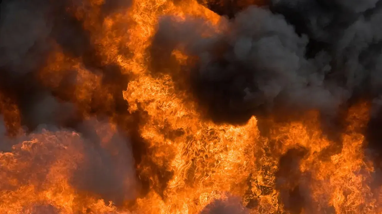 लखनऊ की फैक्ट्री में लगी आग, दमकल विभाग की टीम ने पाया काबू 