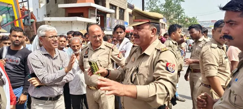 कासगंज: पुलिस कर्मी ने महिला परिचालक के साथ की अभद्रता, गुस्साए निगम के चालक परिचालकों ने लगाया जाम
