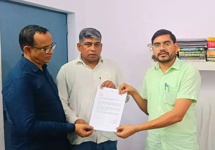 कासगंज: टूटी पुलियाओं के निर्माण को लेकर सपा राष्ट्रीय प्रवक्ता ने उठाई आवाज