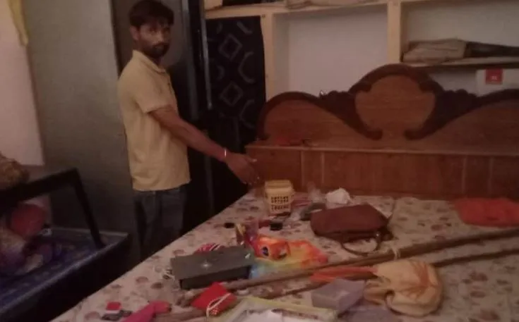 पीलीभीत: पुलिस चौकी से चंद कदम दूर 15 लाख की चोरी..  सोता रहा परिवार, नहीं लगी वारदात की भनक..दूसरे दिन विरोध प्रदर्शन 