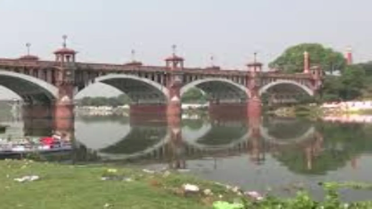 लखनऊ में बच्ची को बचाने गोमती में कूदा युवक लापता, चल रहा रेस्क्यू