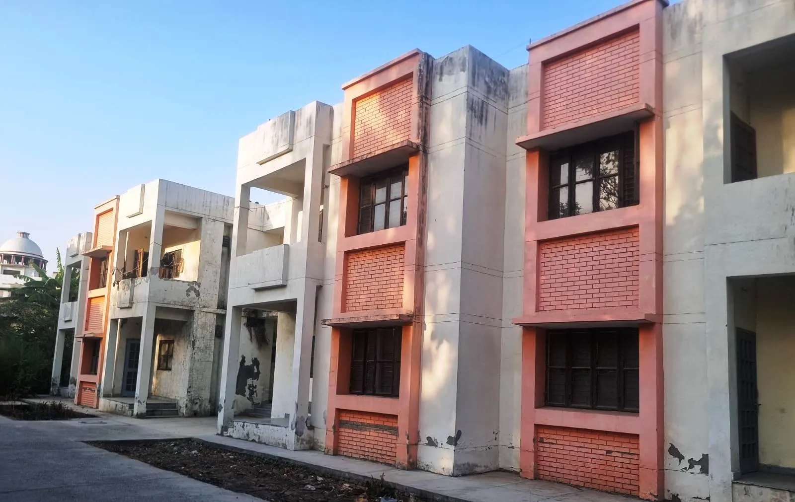 बरेली: तीन सौ बेड अस्पताल...आवासों में तीन दिन से पानी की सप्लाई बंद