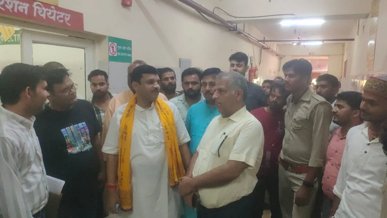 बहराइच: मेडिकल कॉलेज में मिली खामियों पर सांसद ने लगाई फटकार, दी चेतावनी 