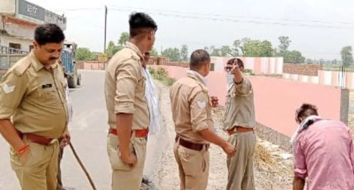 लखीमपुर खीरी: खाली पड़े प्लॉट में युवक का मिला शव, शिनाख्त नहीं