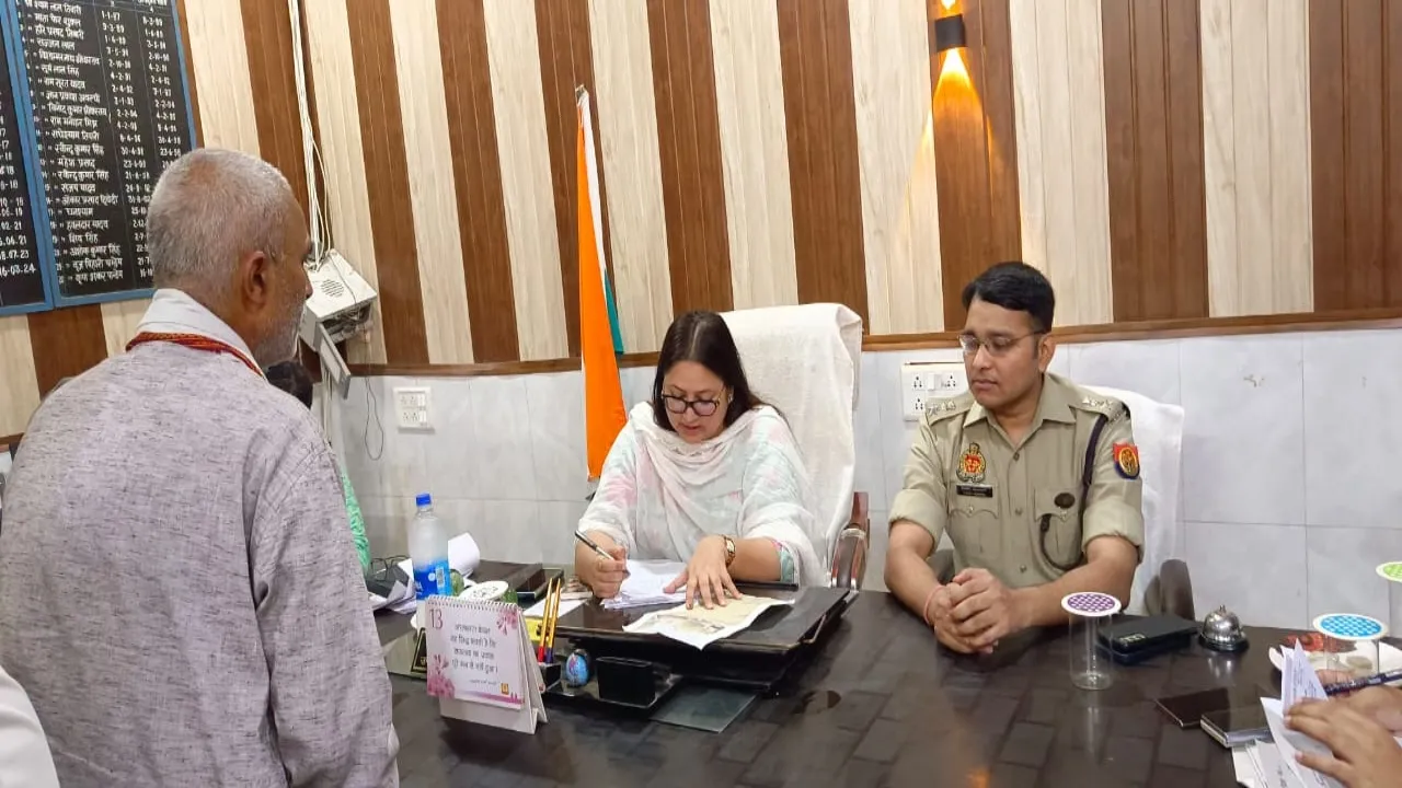 संपूर्ण समाधान दिवस में DM-SP ने सुनी शिकायतें, निस्तारण के लिए टीमों का गठन 