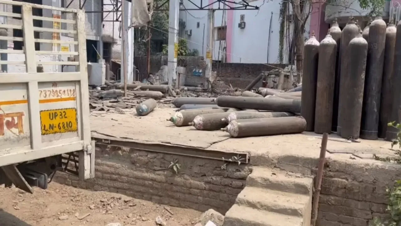 बाराबंकी: ऑक्सीजन प्लांट विस्फोट में मृतक के परिवार को मिली सहायता 