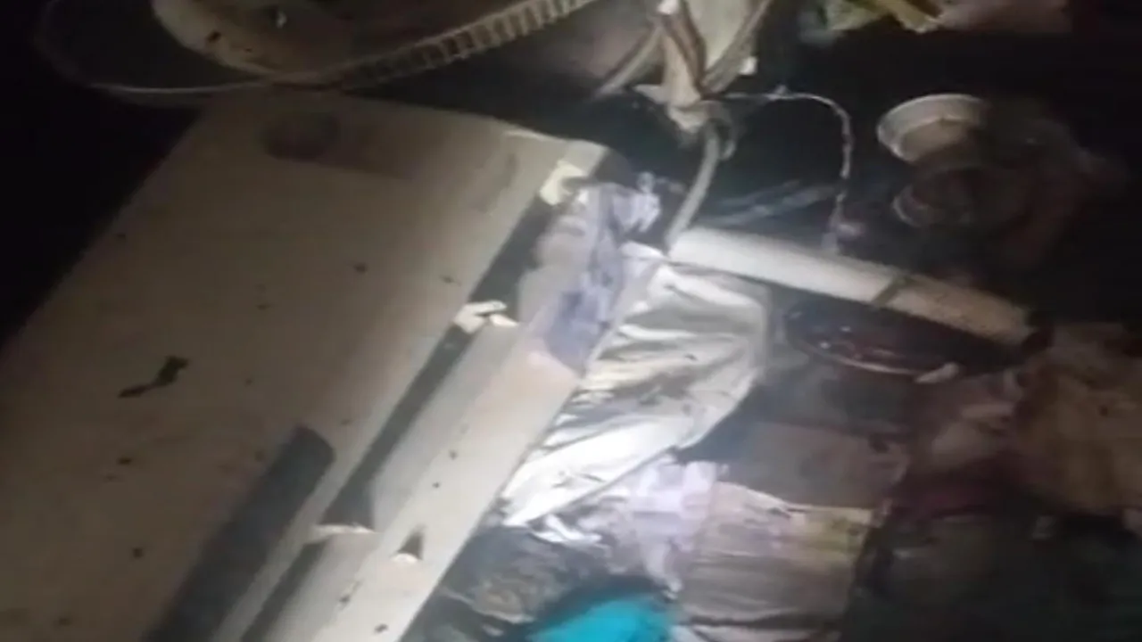 प्रयागराज: सीएमओ दफ्तर में लगी आग, सैकड़ों फाइलें जलकर राख