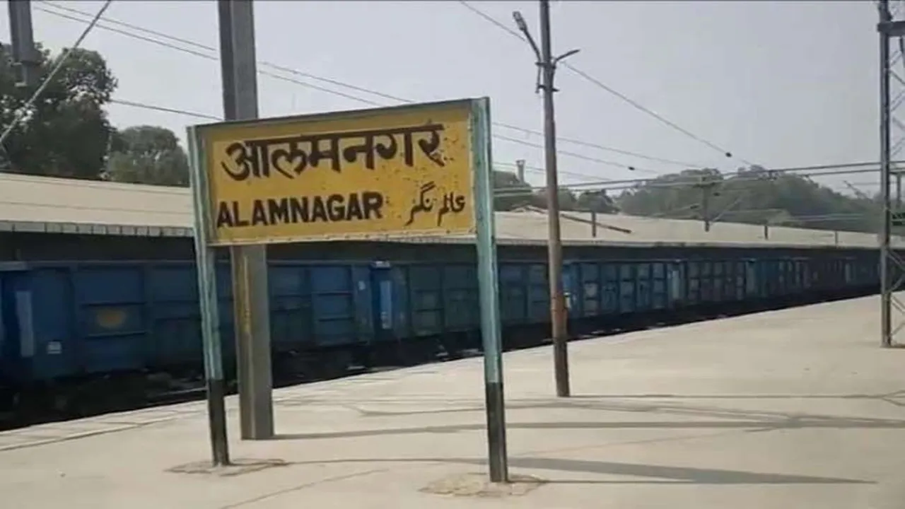 लखनऊ: आलमनगर रेलवे स्टेशन पर कोयला लदी मालगाड़ी में लगी आग, मची अफरा-तफरी
