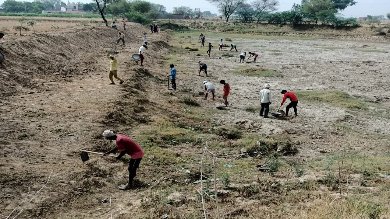 बाराबंकी में खोदे जायेंगे 52 तालाब, जानिए कैसे बढ़ेगी किसानों की आय