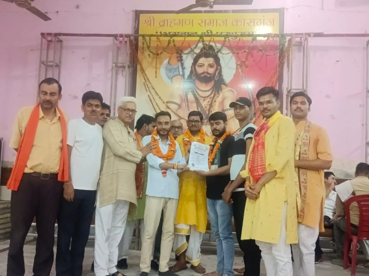 कासगंज: जिले में ब्राह्मण सभा की युवा कार्यकारिणी का हुआ गठन, चयनित पदाधिकारियों को किया सम्मानित