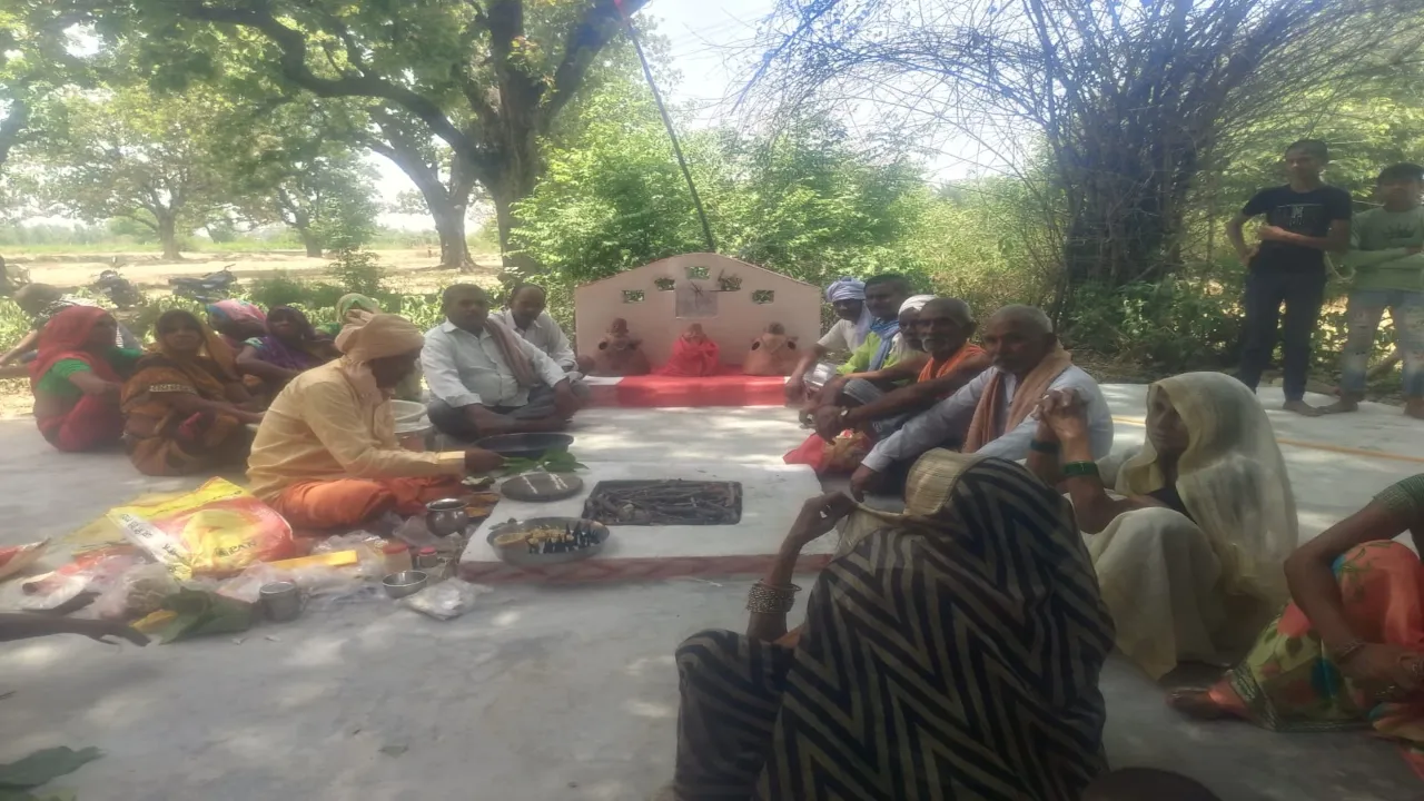 खुशहाली के लिए आज भी यहां होती है ग्राम देवता की पूजा, नाचकर करते हैं देवी-देवताओं की आराधना