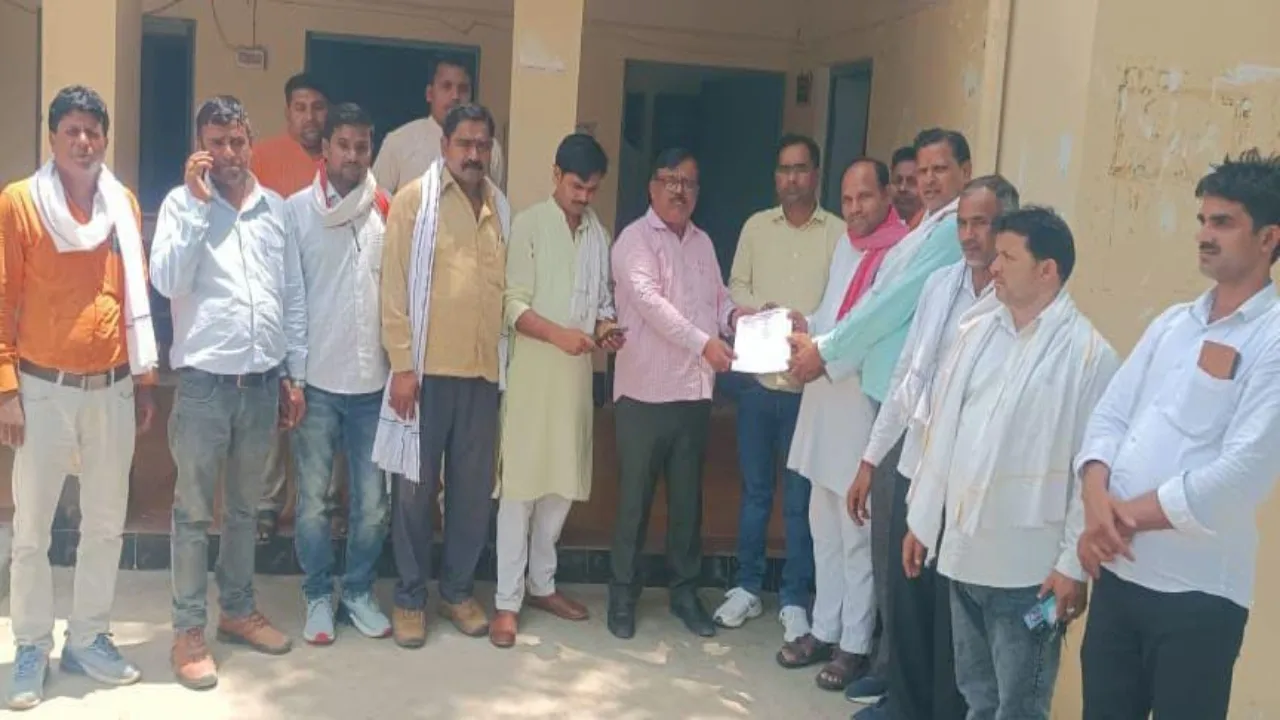 प्रतापगढ़: ग्राम प्रधानों ने बुलंद की हक की आवाज, सौंपा ज्ञापन