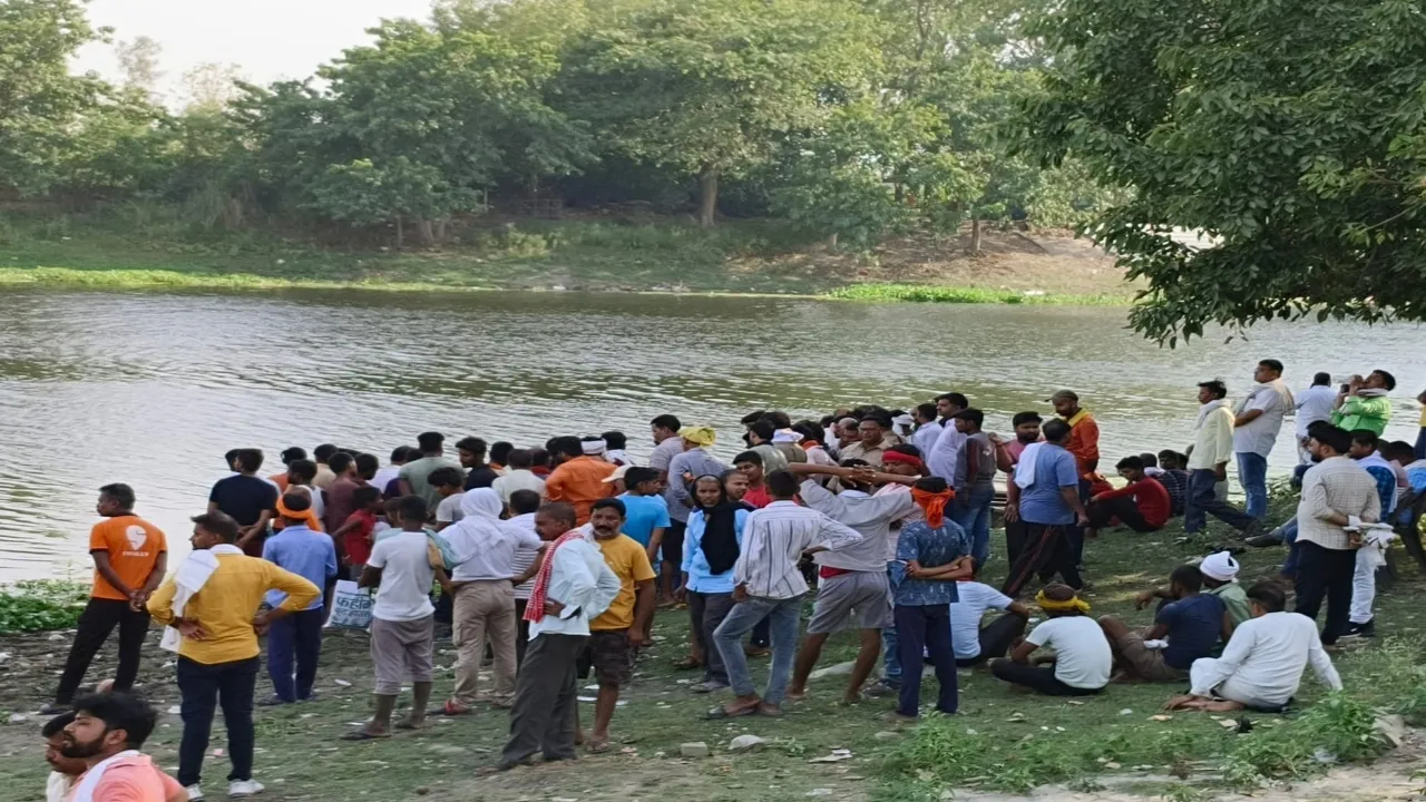 गोंडा: सरयू नदी में नहाते समय युवक डूबा, तलाश में जुटी पुलिस और गोताखोर टीम 