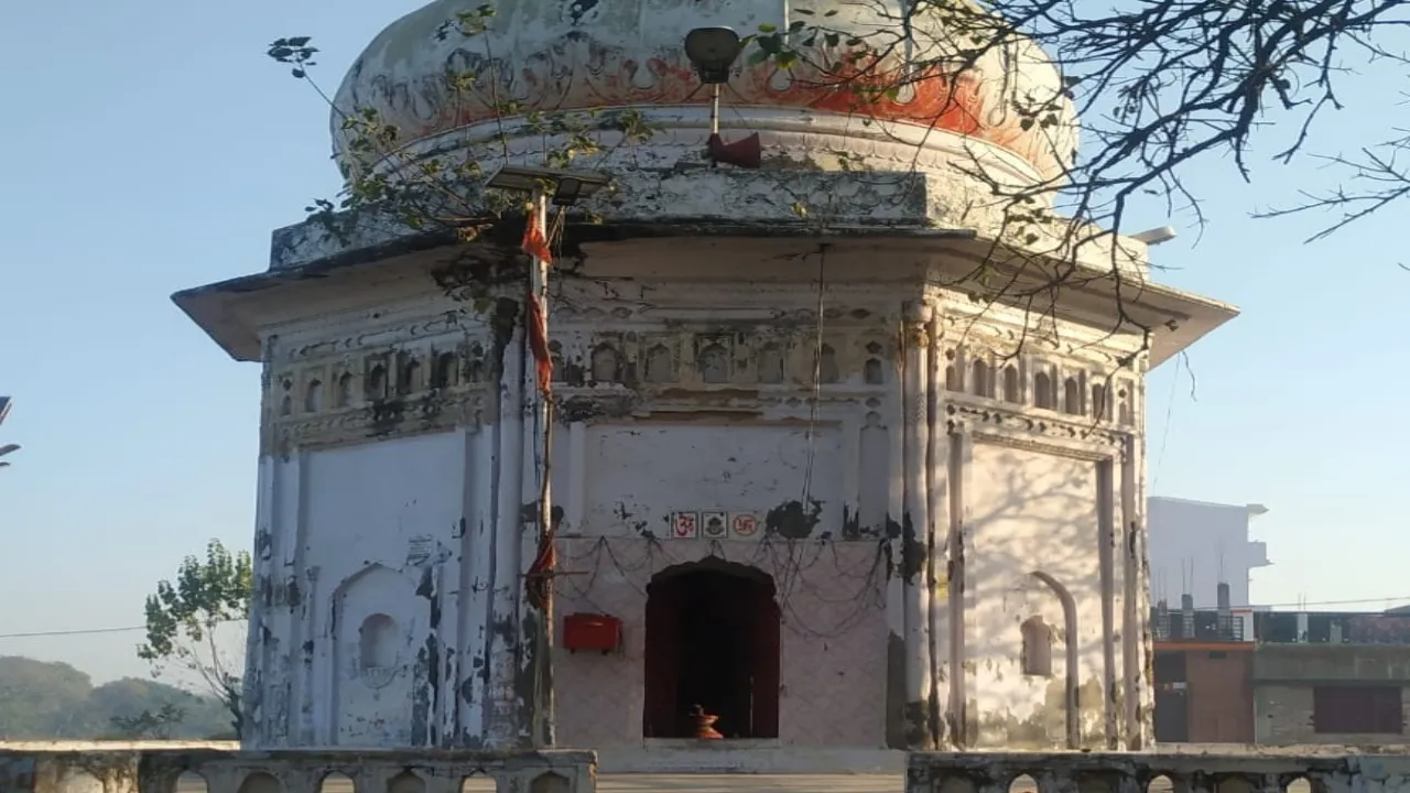 बाराबंकी: हवाहवाई हुए दावे, अब तक नहीं हुआ प्राचीन बड़ा शिवाला मंदिर का कायाकल्प 