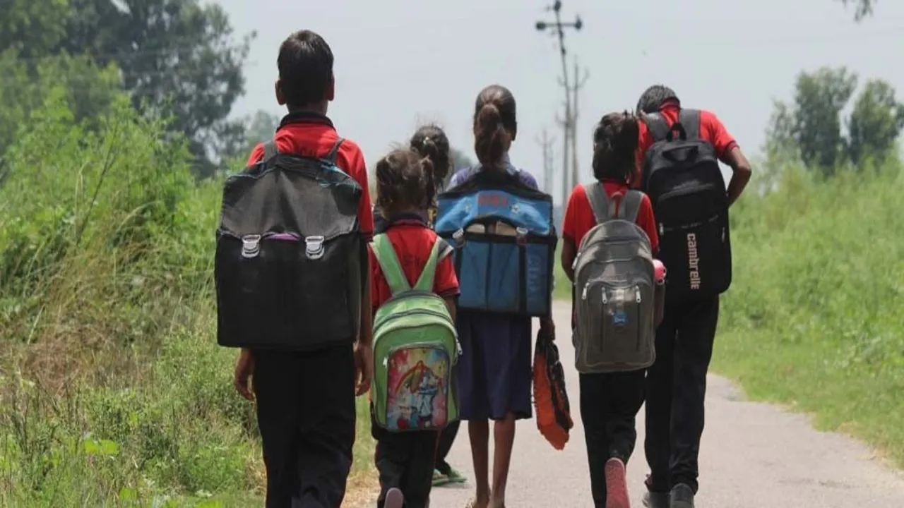परिषदीय विद्यालयों में 3,38,961 बच्चे पंजीकृत, 16 हजार के खाते में नहीं मिलेगी धनराशि