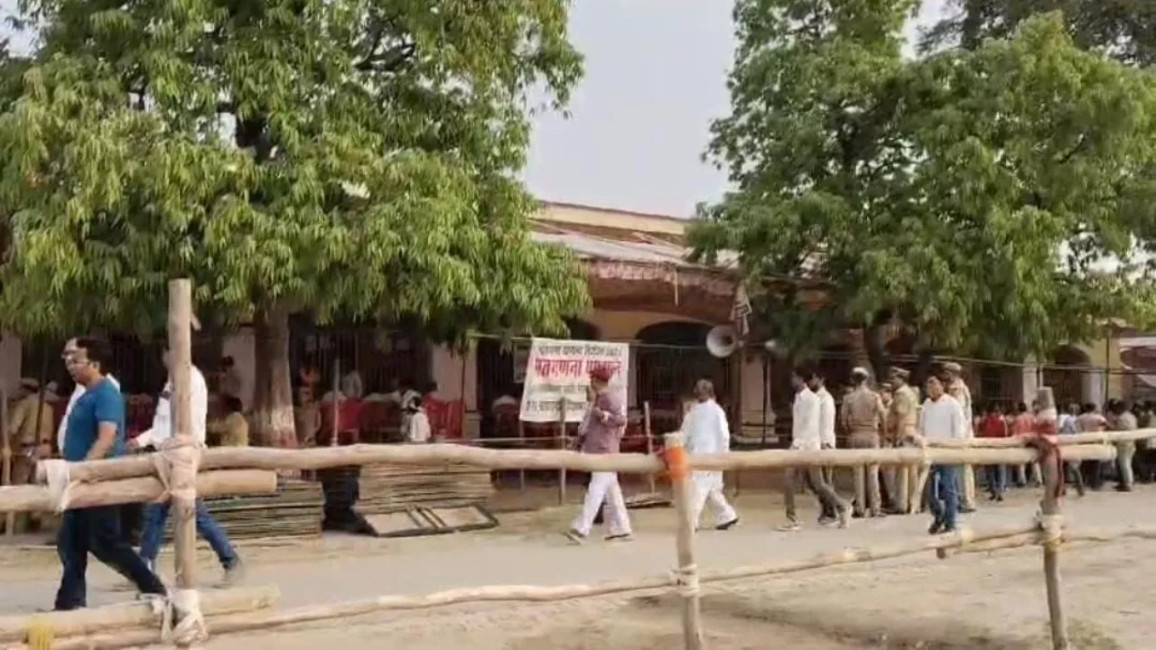 मतगणना: 54 फैजाबाद संसदीय क्षेत्र की मतगणना आठ बजे से, प्रेक्षक पहुंचे