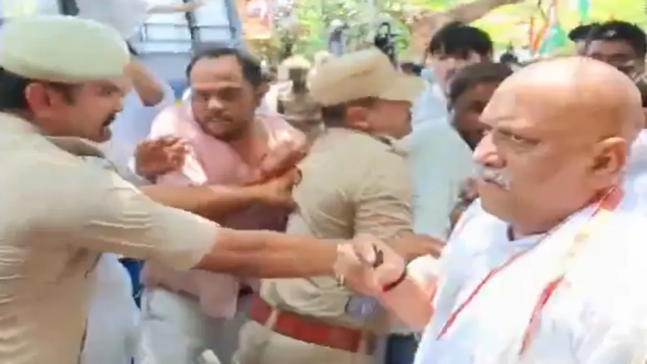 Video: NEET में धांधली के खिलाफ कांग्रेस का प्रदर्शन, पुलिस से भिड़े कार्यकर्ता-अजय राय हिरासत में 