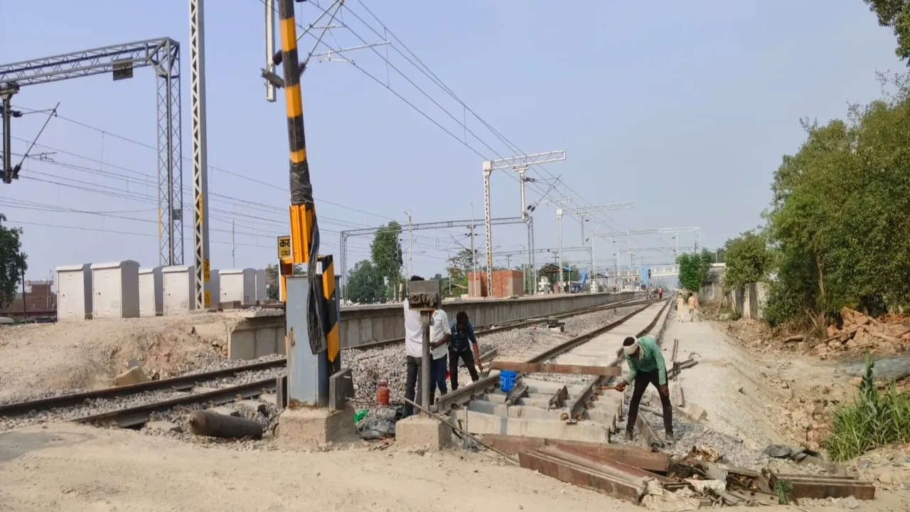 गोंडा: तीसरी लाइन प्री नॉन इंटरलांकिग के चलते निरस्त की गयी कई ट्रेनें, यात्रियों की मुश्किलें बढ़ीं