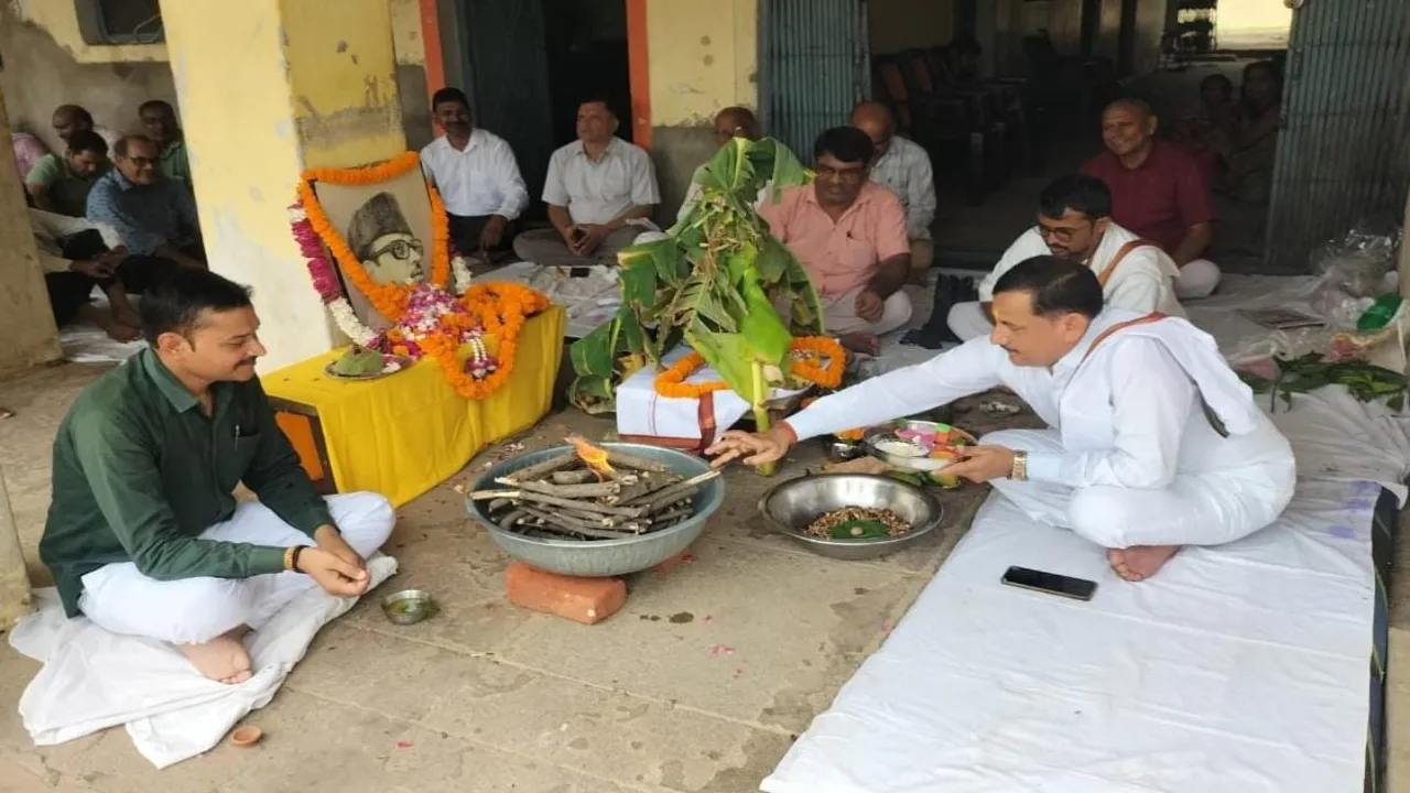 प्रयागराज: पूर्व प्रधानमंत्री स्वर्गीय विश्वनाथ प्रताप सिंह की मनाई गई जयंती