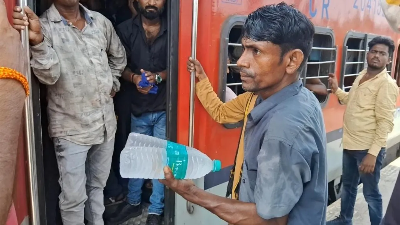 छिवकी रेलवे स्टेशन पर रेल नीर की जगह बिक रहा बेतवा नीर, अवैध वेंडर नियमों की उड़ा रहे हैं धज्जियां
