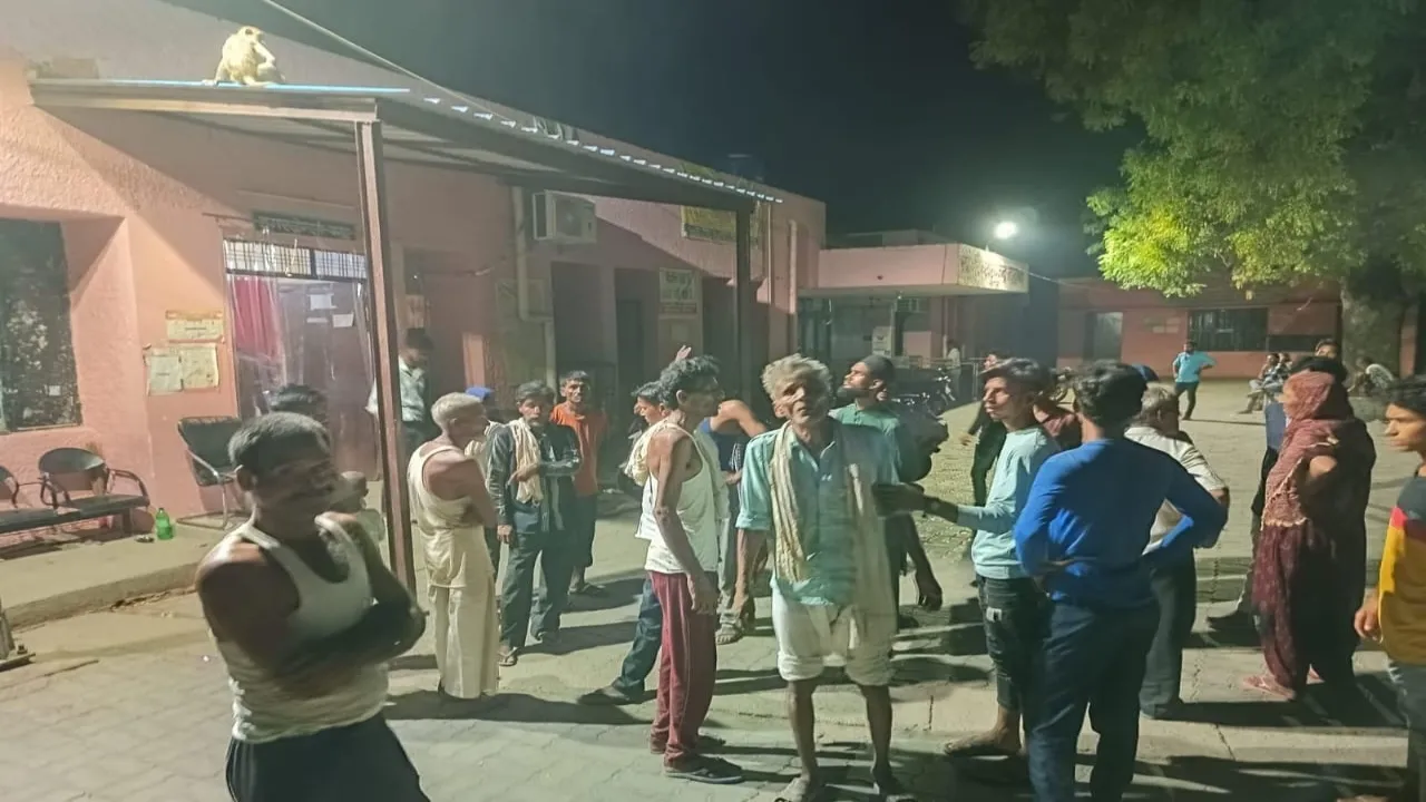 सीतापुर: ओवरटेक के दौरान आमने-सामने बाइकों की भिड़ंत, दो युवकों की मौत 
