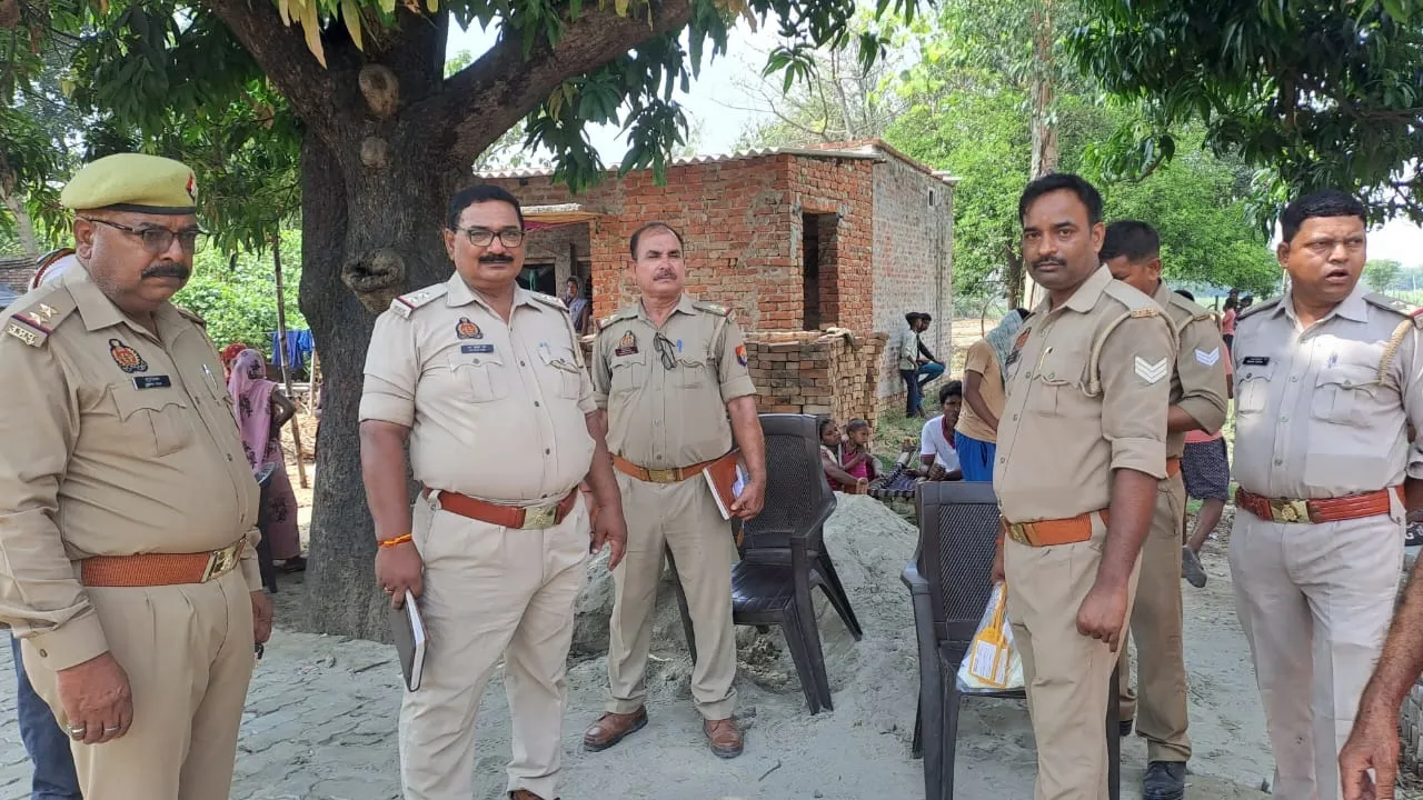 गोंडा: चाचा के घर में फंदे से लटकता मिला छात्रा का शव, दुर्गंध उठने पर मां ने दी ग्राम प्रधान को सूचना, जानें पूरा मामला