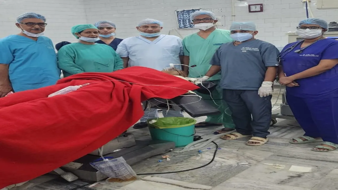 लखनऊ: तीन घंटे का जटिल ऑपरेशन, छह साल बाद मुस्कुराए अशोक, बलरामपुर अस्पताल में पहली बार हुआ ट्राइजेमिनल न्यूराल्जिया का सफल ऑपरेशन