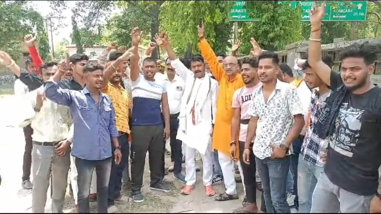 जम्मू आतंकवादी हमले को लेकर हिंदू संगठनों ने किया प्रदर्शन, कठोर एक्शन लेने की मांग