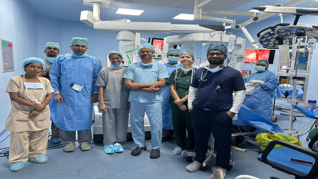 लखनऊ: पीजीआई में मूत्राशय के रास्ते से की गई प्रोस्टेट कैंसर की रोबोटिक सर्जरी-डॉक्टर्स ने किया ये बड़ा दावा 