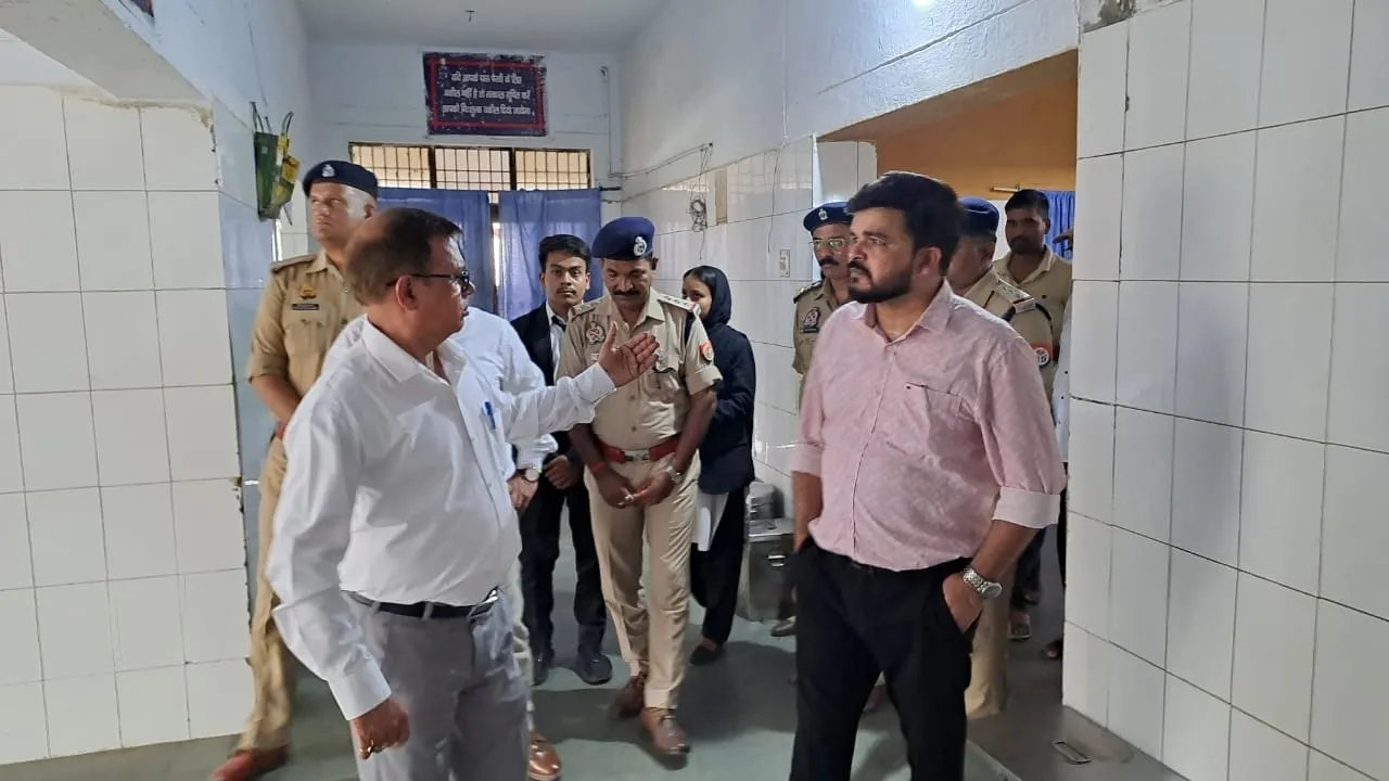 जनपद न्यायाधीश, जिलाधिकारी और अपर पुलिस अधीक्षक ने जिला कारागार बहराइच का आकस्मिक निरीक्षण कर लिया जायजा