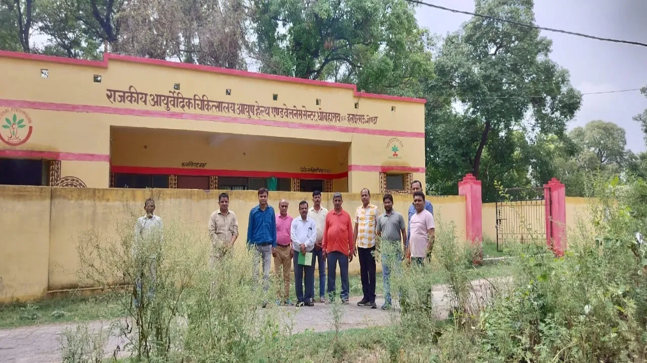 गोंडा: स्कूल भवन में संचालित आयुर्वेदिक अस्पताल को मिला अपना भवन, हवन पूजन के साथ हुआ उद्घाटन 