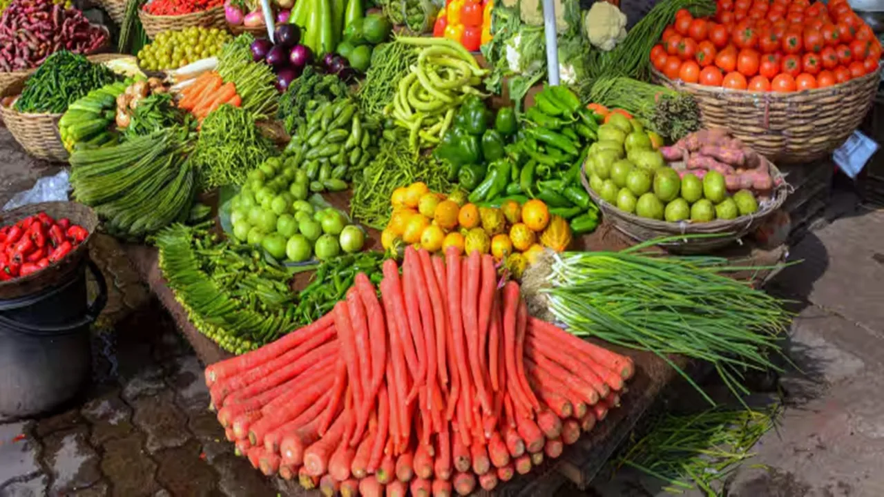 लखनऊ: भोजन की थाली हुई महंगी, दाल के बाद अब हरी सब्जियां ने खाया भाव, जानें कीमतें 