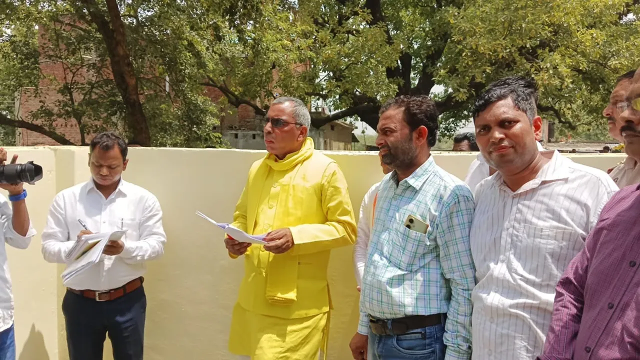 सुलतानपुर: भदैंया के दिलावरपुर गांव का मंत्री ओपी राजभर ने किया औचक निरीक्षण, कहा- केंद्र व प्रदेश की योजनाएं जन-जन तक पहुंचाना लक्ष्य