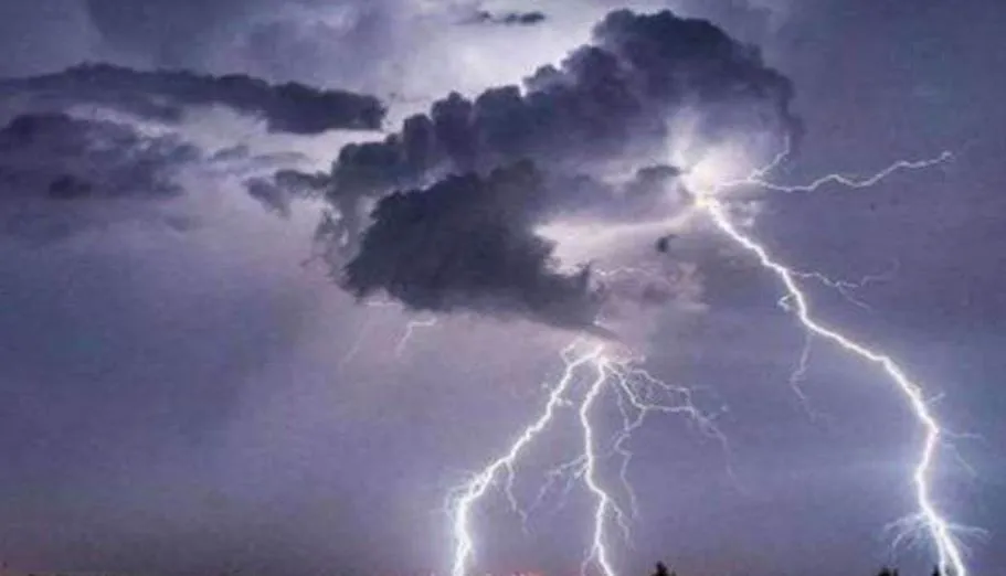 बिजनौर: बाइक सवार चार लोगों पर गिरी बिजली, एक की मौत, तीन झुलसे