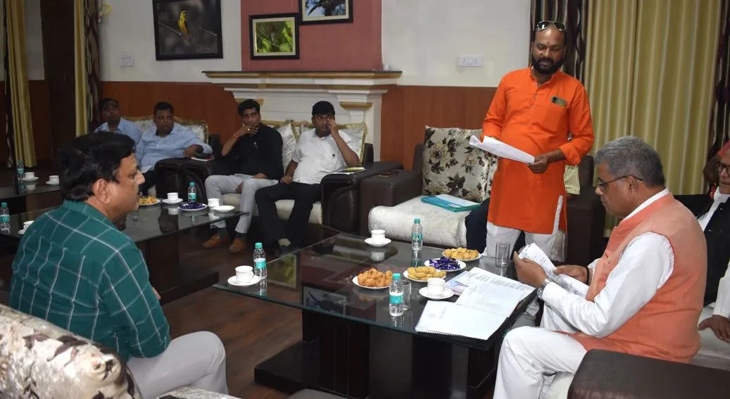 बरेली: सरकार ने करोड़ों रुपये दिए फिर भी रोजाना घंटों क्यों गुल हो रही बिजली- वन मंत्री 