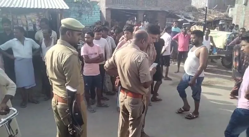 युवती की मौत पर फूलबेहड़ में बवाल: आरोपियों की गिरफ्तारी की मांग पर अड़े परिजनों ने रोका अंतिम संस्कार, भारी पुलिस बल तैनात