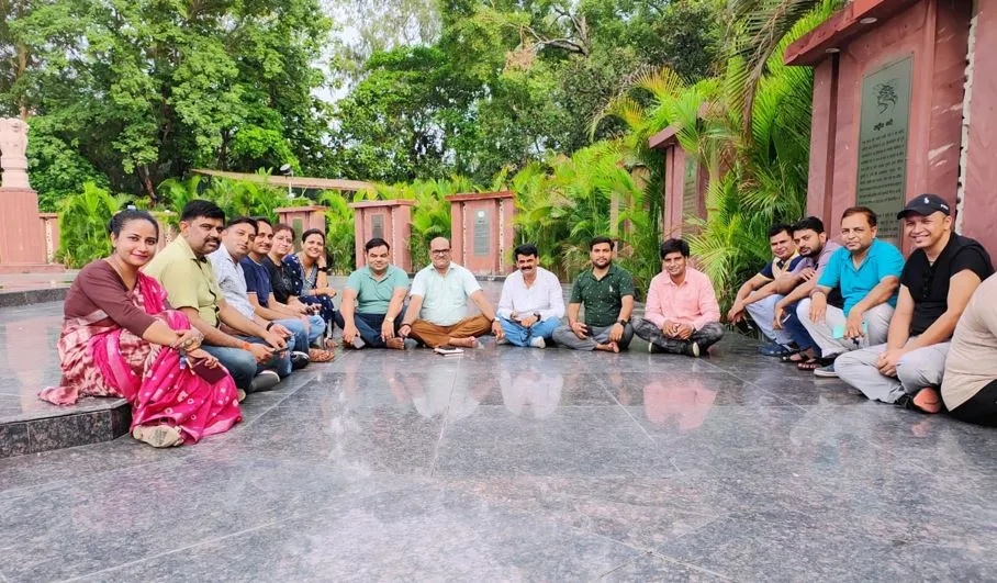 बरेली: ऑनलाइन उपस्थिति के विरोध में उतरे शिक्षक, समायोजन नीति पर भी आपत्ति