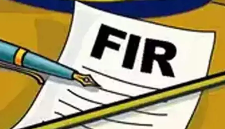 लखीमपुर-खीरी: लेखपाल मना करता रहा...तालाब पर कराया पक्का निर्माण, रिपोर्ट दर्ज 