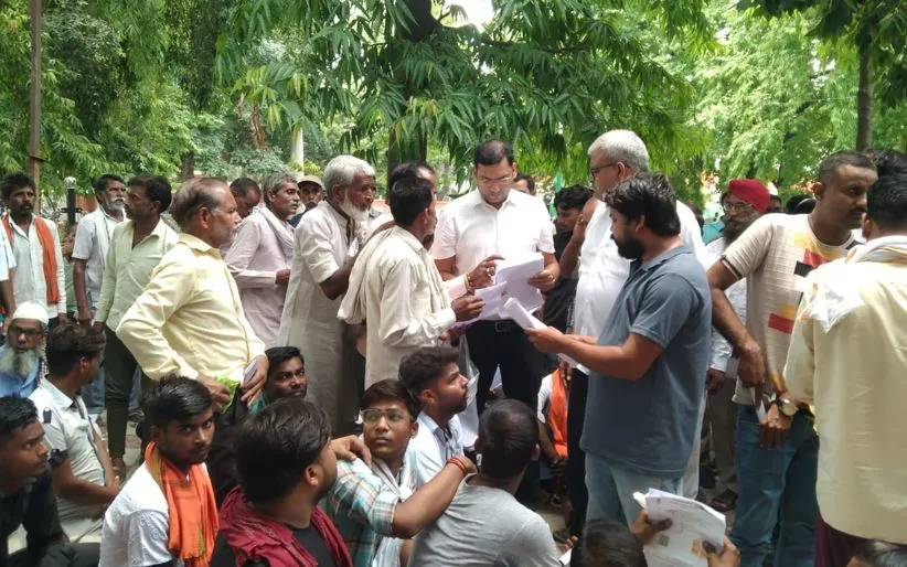 लखीमपुर-खीरी: किसानों ने दिया शपथ पत्र, बोले- जमीन जबरन ली तो करेंगे आत्मदाह