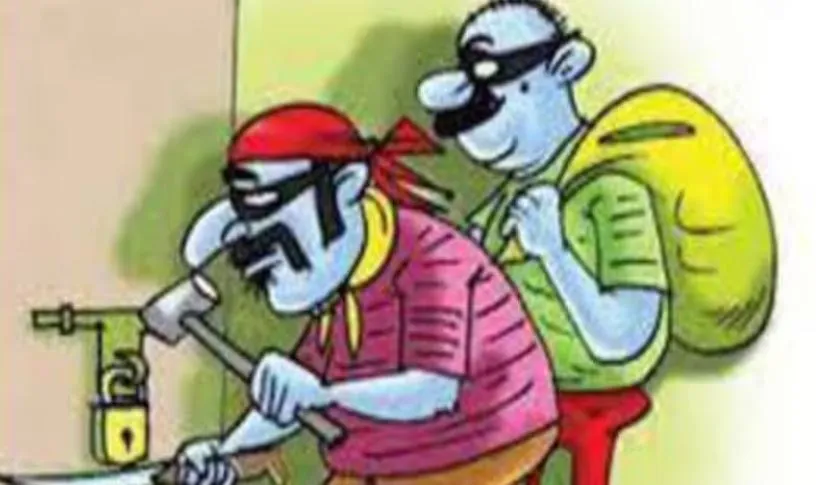 लखीमपुर खीरी: चोरों ने पटेलनगर में शिक्षक के घर को बनाया निशाना, नकदी समेत उड़ाए लाखों के जेवर