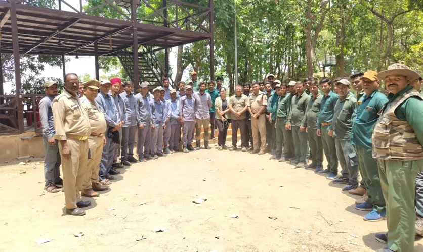 पीलीभीत: PTR के गाइड और चालकों को प्रसिद्ध वाइल्डलाइफ फोटोग्राफर आरजू ने दिए टिप्स, सावधानियों पर की विस्तार से चर्चा