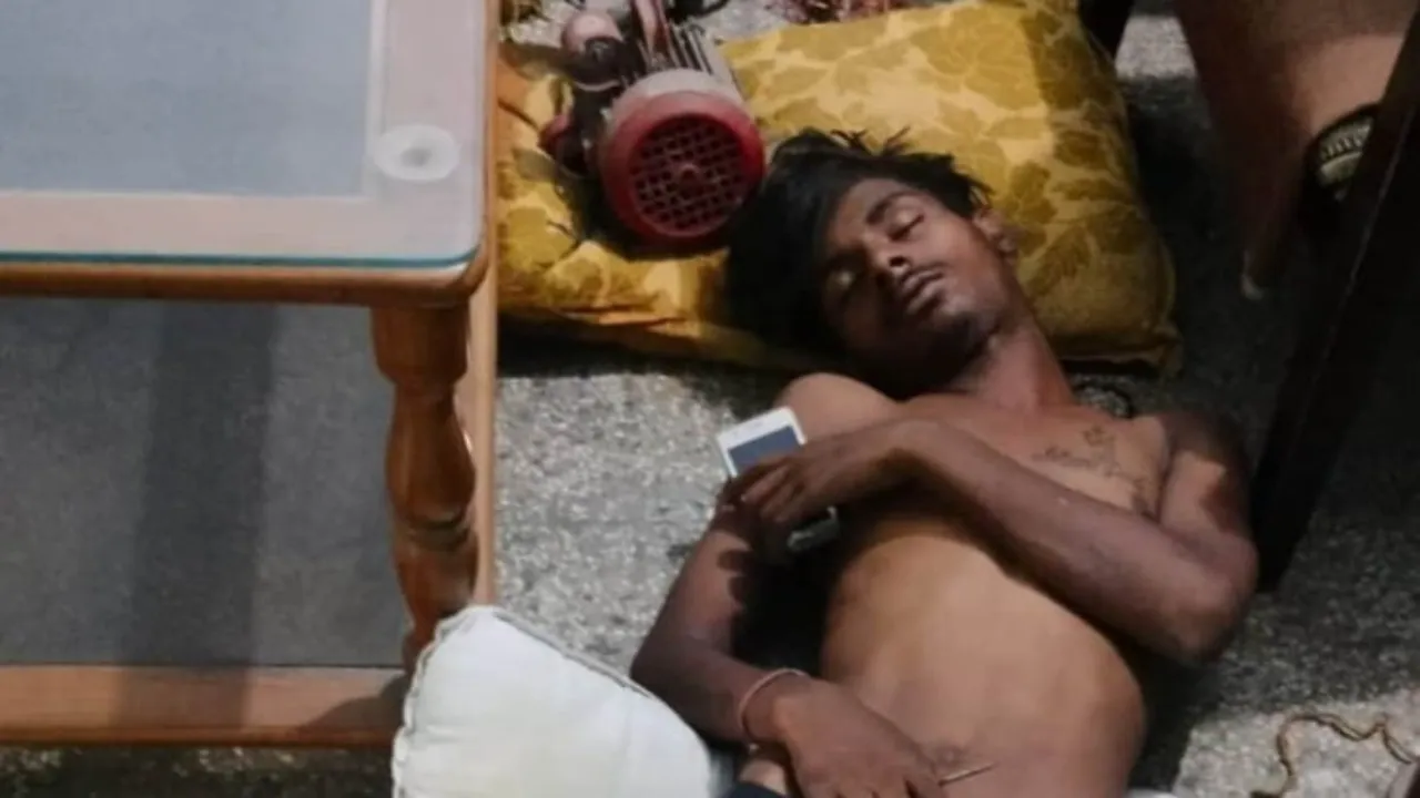 ऐसा भी होता है: नकदी और गहने समेट वहीं पर सो गया चोर, आंख खुली तो सामने खड़ी थी पुलिस