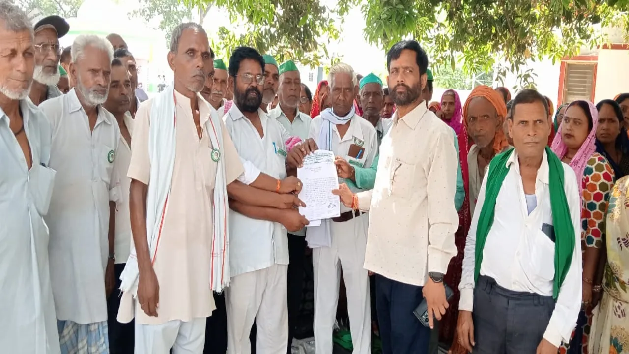 बहराइच में अघोषित बिजली कटौती और सूखे तालाब को लेकर नाराज हुए किसान, उठाई बड़ी मांग