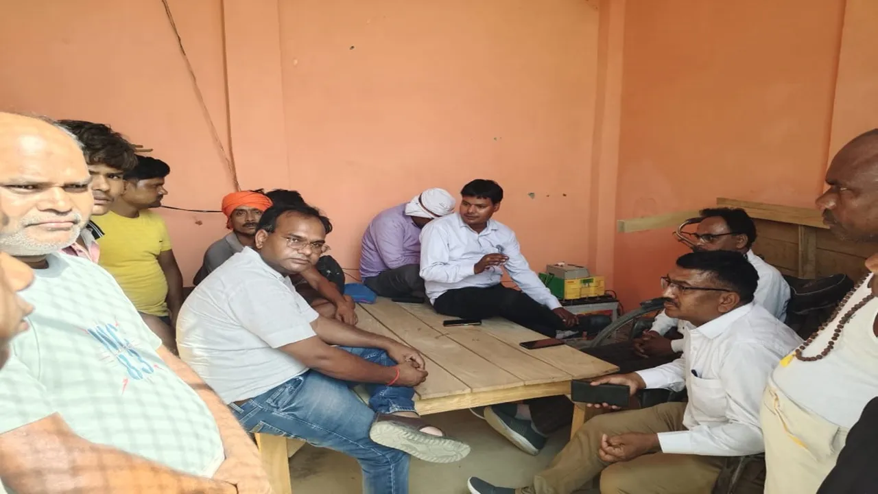 बाराबंकी: सच को छिपाने पहुंची टीम से ग्रामीणों की नोकझोंक, जानें पूरा मामला