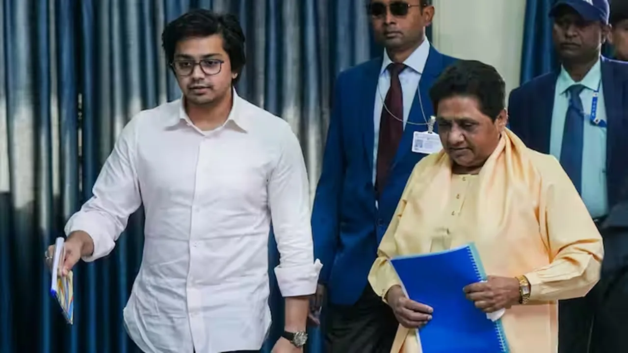 मायावती ने पलटा अपना फैसला, भतीजे आकाश आनन्‍द को फिर बनाया 'उत्तराधिकारी' 